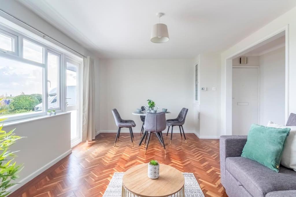 Spacious Sea View 2 Bedroom Sleeps 6-Free Parking Bournemouth Kültér fotó