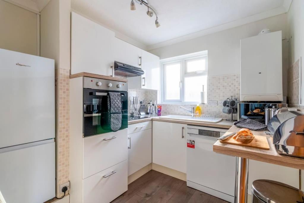 Spacious Sea View 2 Bedroom Sleeps 6-Free Parking Bournemouth Kültér fotó