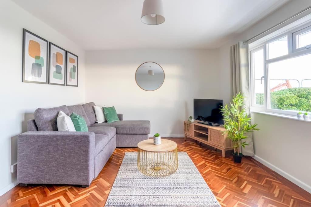 Spacious Sea View 2 Bedroom Sleeps 6-Free Parking Bournemouth Kültér fotó