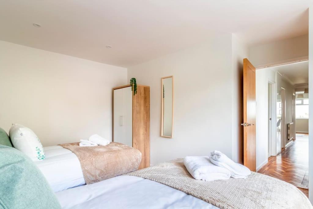 Spacious Sea View 2 Bedroom Sleeps 6-Free Parking Bournemouth Kültér fotó