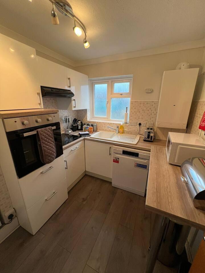 Spacious Sea View 2 Bedroom Sleeps 6-Free Parking Bournemouth Kültér fotó